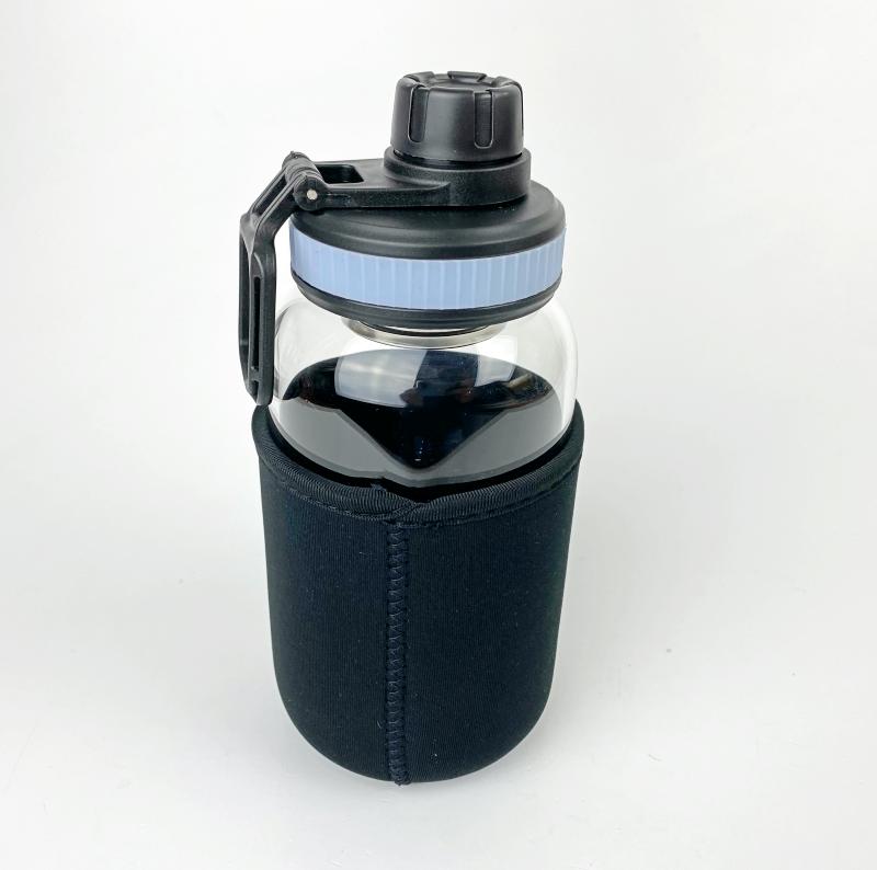 Glasflasche Lara aus Borosilikatglas mit Blume des Lebens (Hitze & Kältefest)